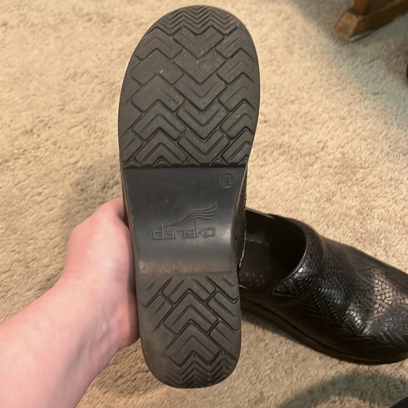 Dansko clogs, black, like new, slightly worn, size 38 women’s. - Picture 7 of 8